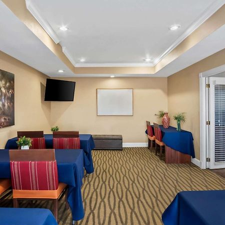 Quality Suites Irving-Las Colinas Esterno foto
