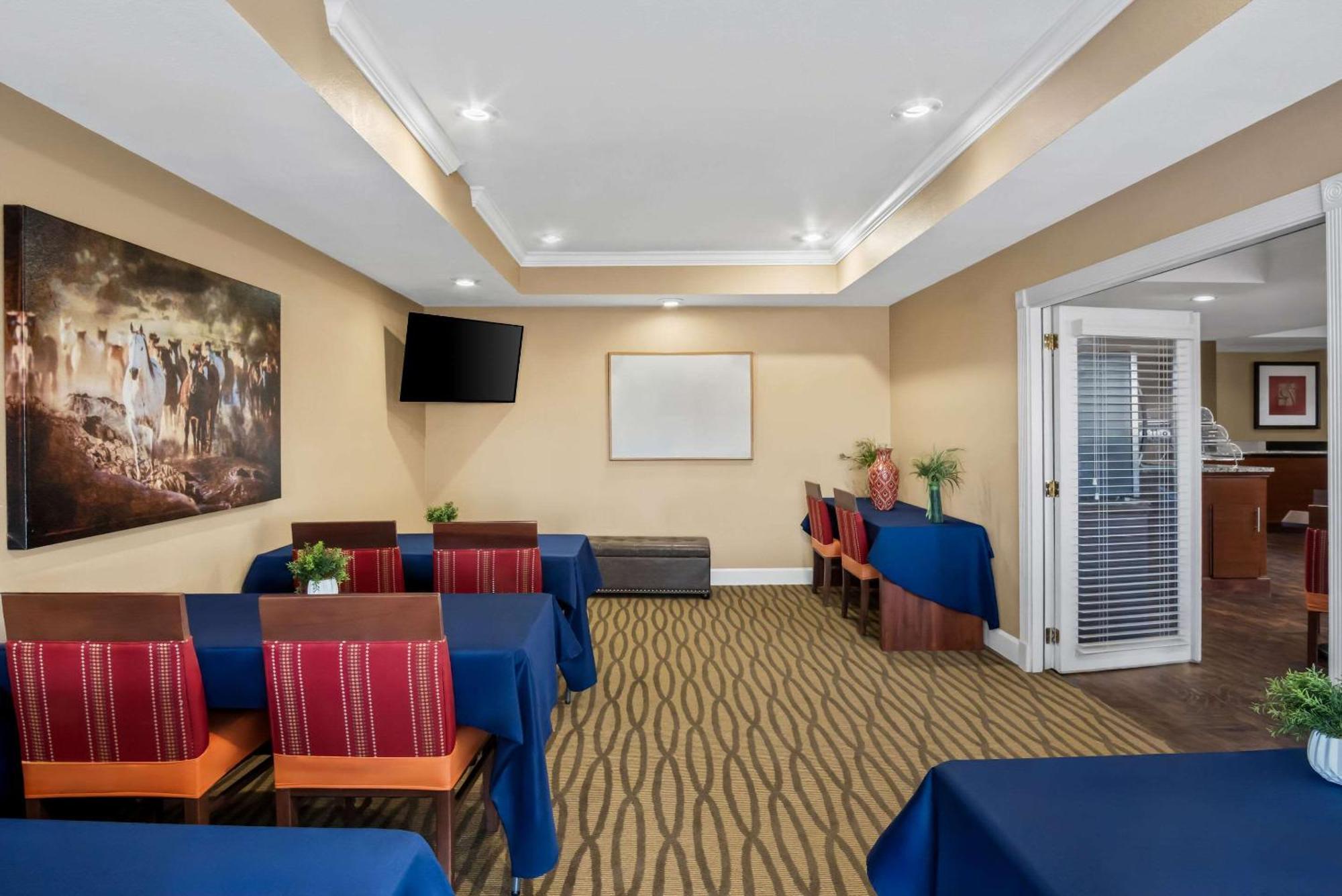 Quality Suites Irving-Las Colinas Esterno foto