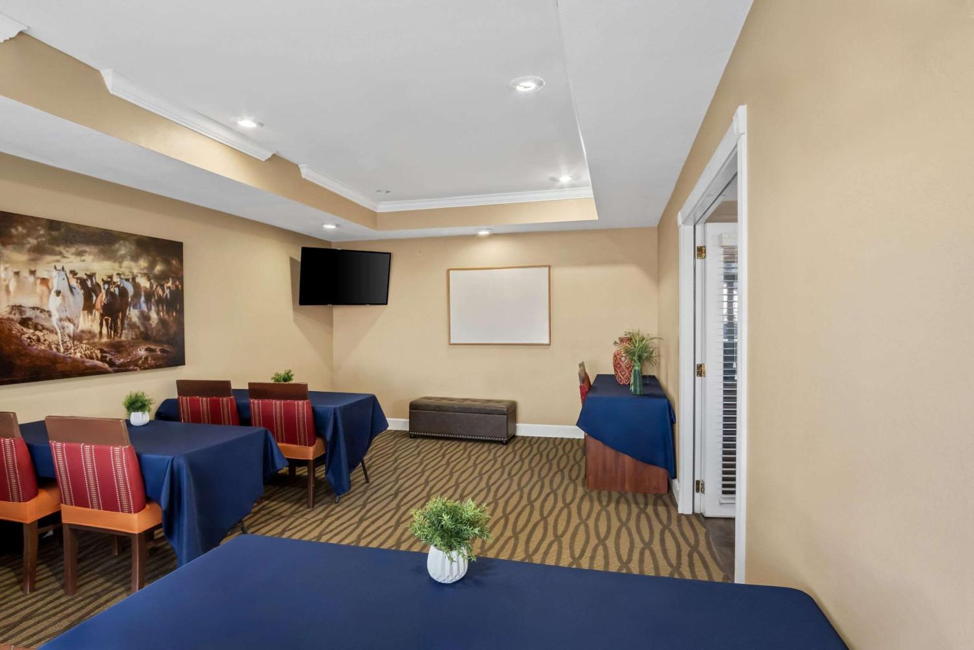 Quality Suites Irving-Las Colinas Esterno foto